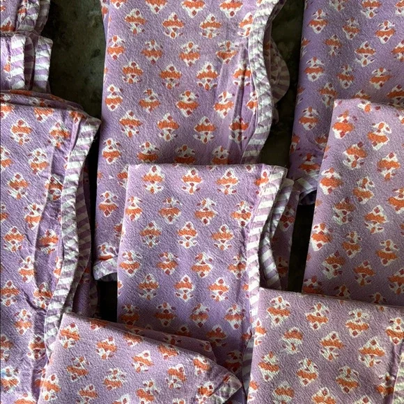 Furbish scalloped edge napkins — set of 10 - Picture 2 of 5